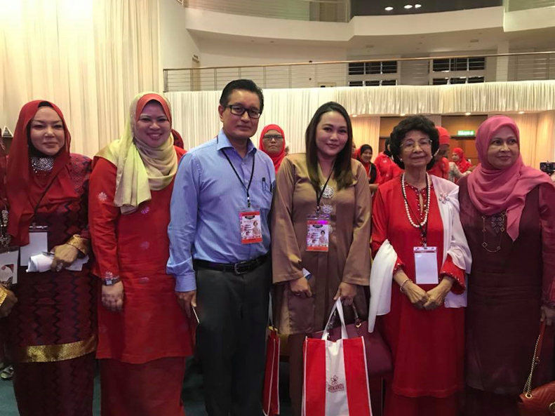 Dr Suffia bersama Tun Dr Siti Hasmah