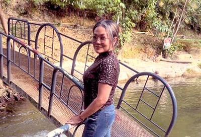 Dr Suffia menikmati keindahan alam semulajadi