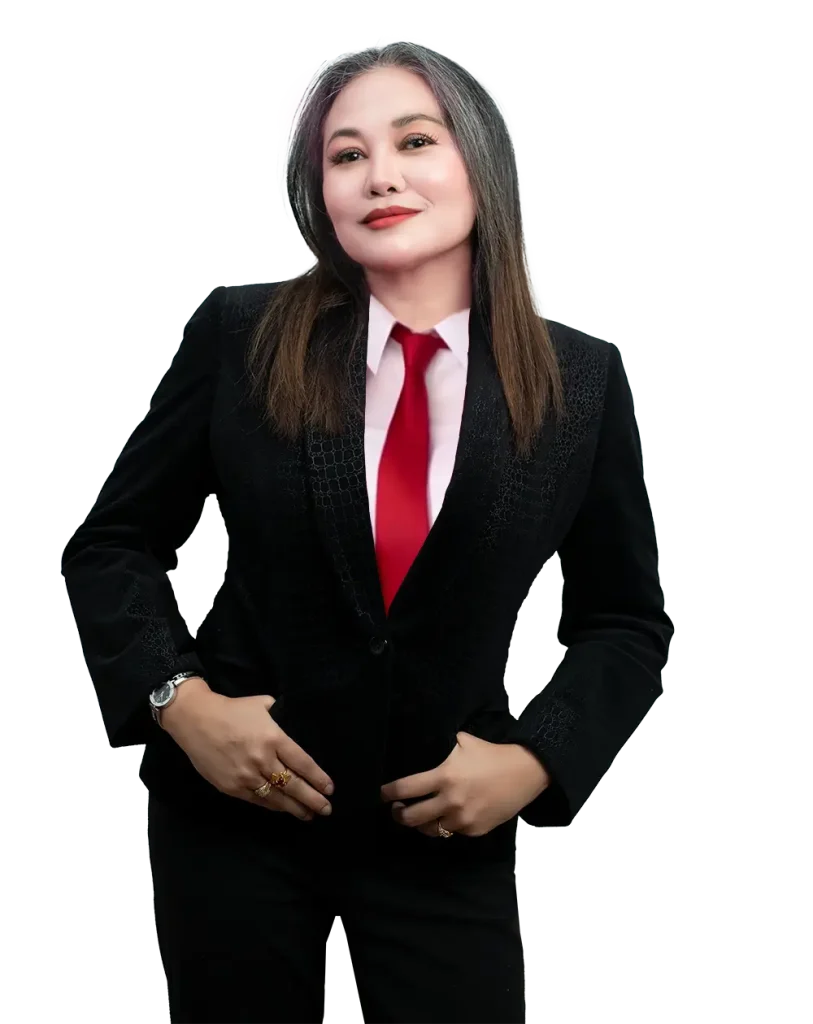 Dr Suffia Hany memakai Suit Hitam kegemaran beliau